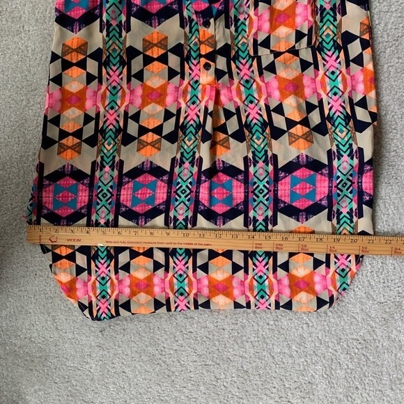 Lush Multicolored Geometric Print Sleeveless 1/2 Button Front Tunic Blouse Sz S - Picture 9 of 9
